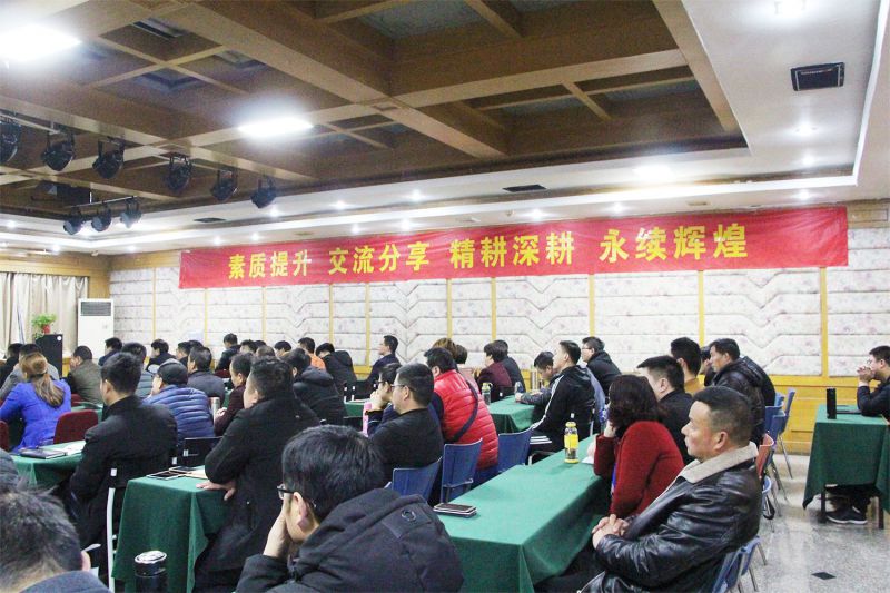 長(zhǎng)刀駿馬颯踏山川，智勇毅堅(jiān)誓創(chuàng)輝煌